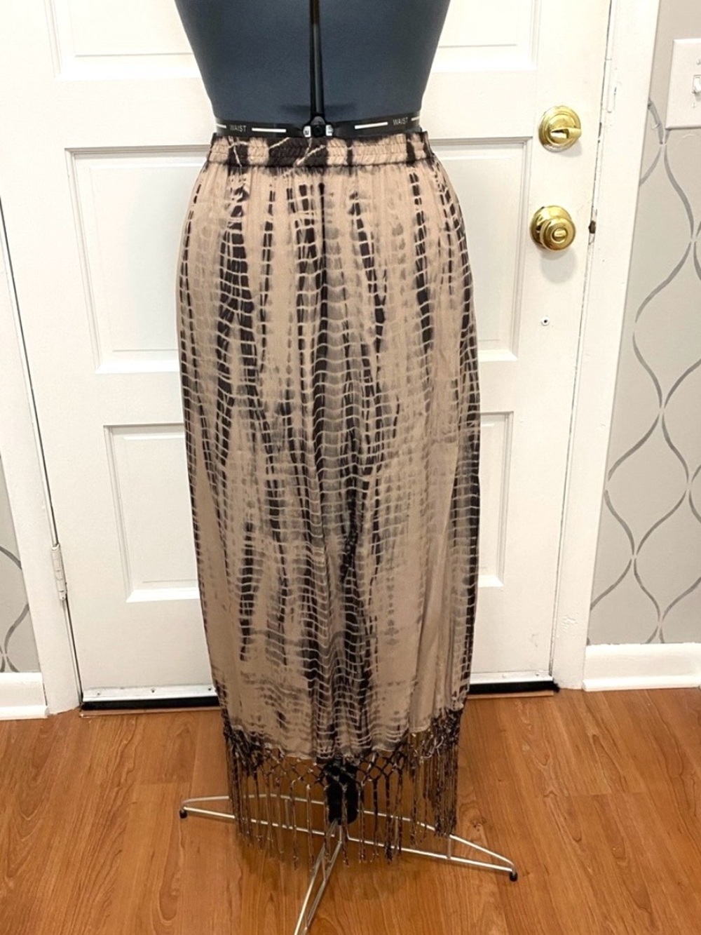 Chico’s size 1/US 8 brown tie dye fringe hem maxi skirt boho festival rayon 153